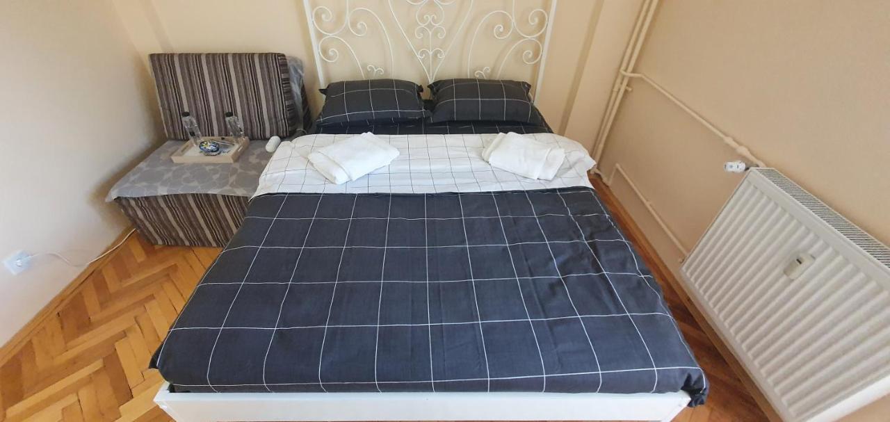 Apartment Between Parks - King Bed - - Football Field Bucharest