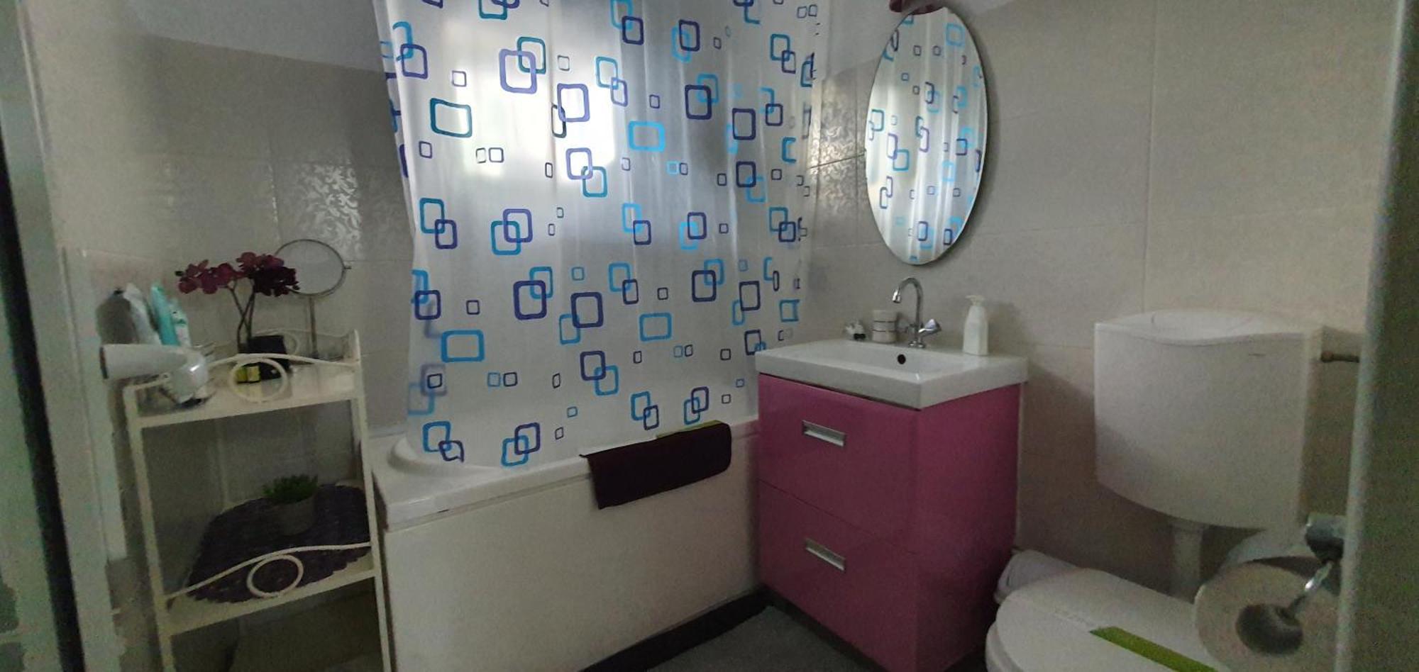 Apartment Between Parks - King Bed - - Football Field